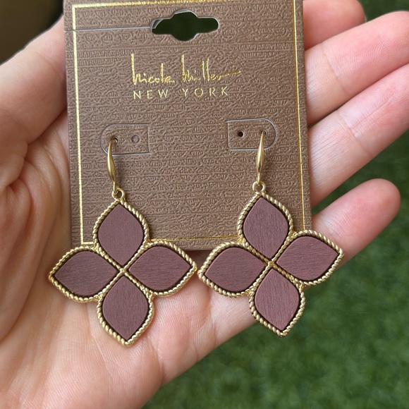 Flower Earrings in Mauve Color - Picture 4 of 4